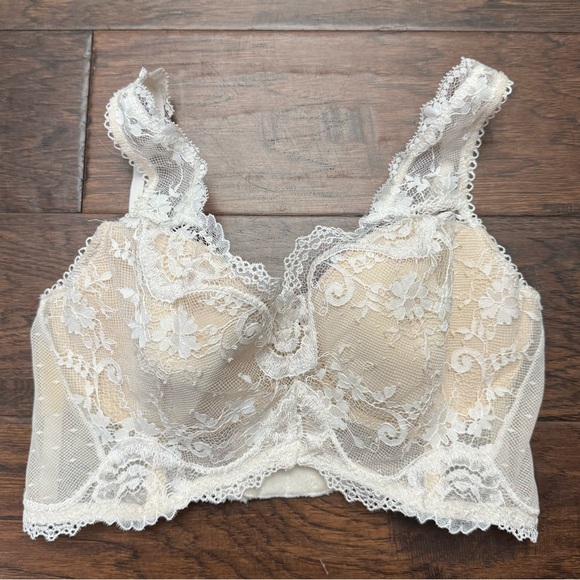 Victoria’s Secret (NWT) Mesh dot longline lace bra - Nude white - Picture 2 of 5